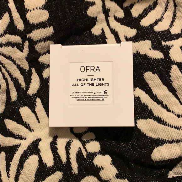 OFRA- All of the lights highlighter - Picture 3 of 5
